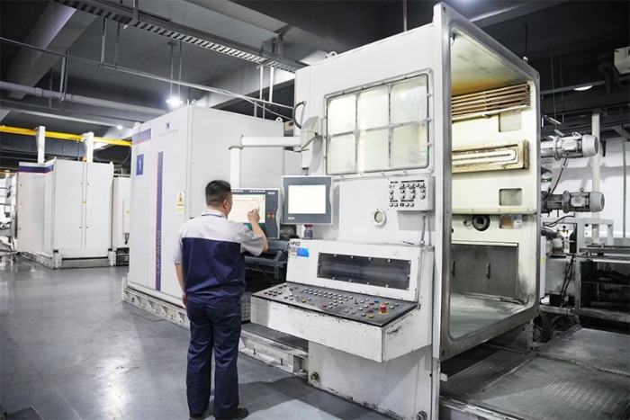 Leybold Optics Coating Machine